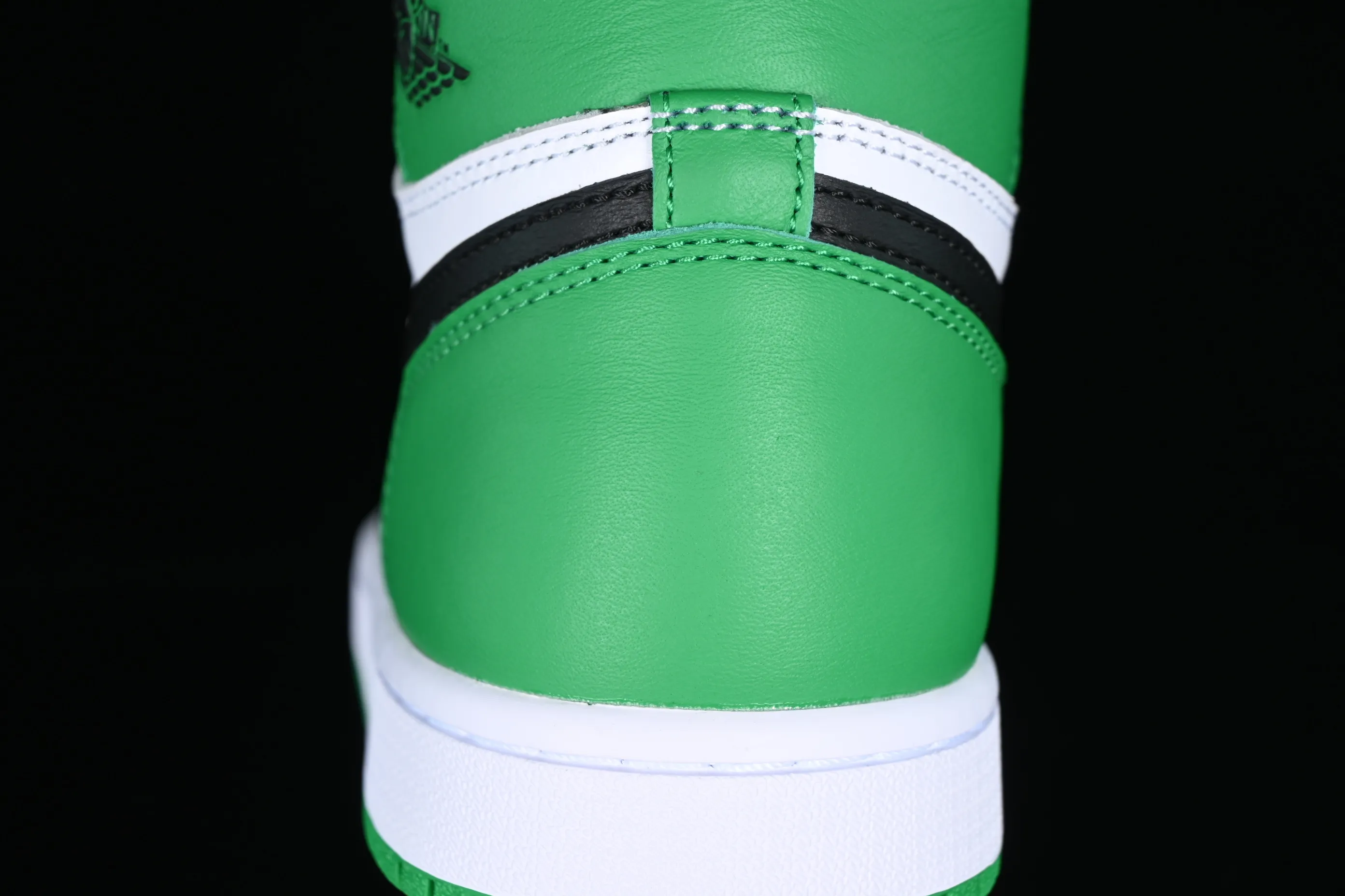 All categories Air Jordan Jordan series basketball shoes Air Jordan 1 High Pure original Air Jordan 1 High OG "Lucky Green" AJ1 Joe 1 Celtics black green toe DZ5485-031